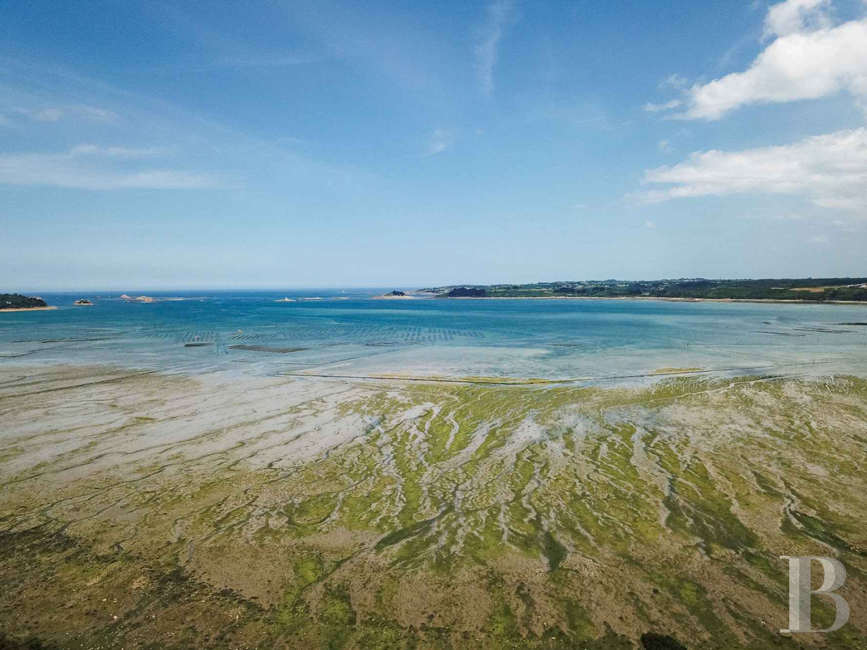 A set of two manor houses overlooks the Bay of Morlaix in Carantec on the north coast of Finistère - photo  n°3